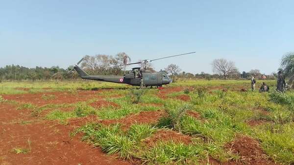 Helicóptero de Senad aterrizó de emergencia en un baldío - Nacionales - ABC Color