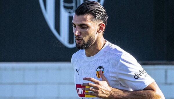 Versus / Detenido futbolista del Valencia, Rafa Mir, por presunta agresión sexual
