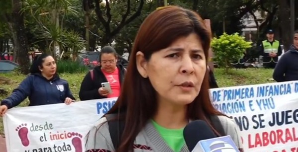 Sicólogos del MEC protestan en Asunción por rubros permanentes y ajuste salarial