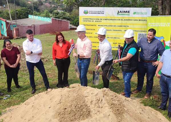 Realizan palada inicial para obras de empedrado en el Barrio San Miguel Centro de Cambyreta