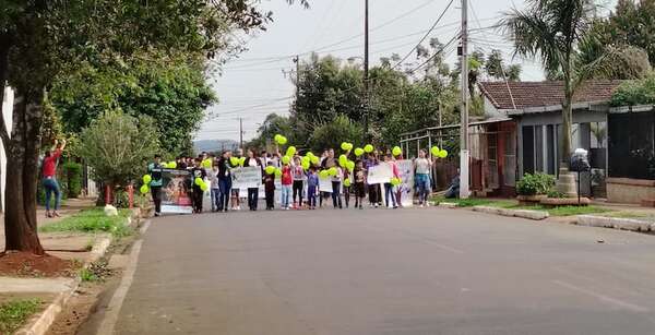 Estudiantes de Cambyretá marchan contra la violencia en niñas, niños y adolescentes - Nacionales - ABC Color