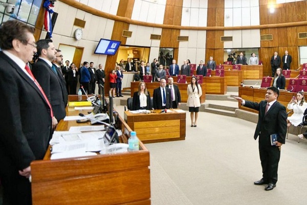 Juró el diputado suplente de “Lalo” Gomes