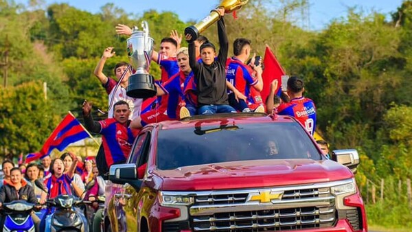 Campeón luego de que el rival no jugara la final