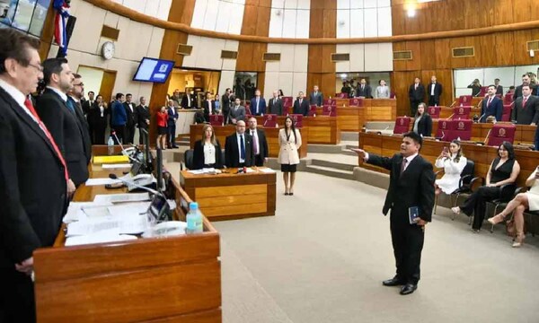 Santiago Benítez jura como diputado en reemplazo de Lalo Gomes – Prensa 5