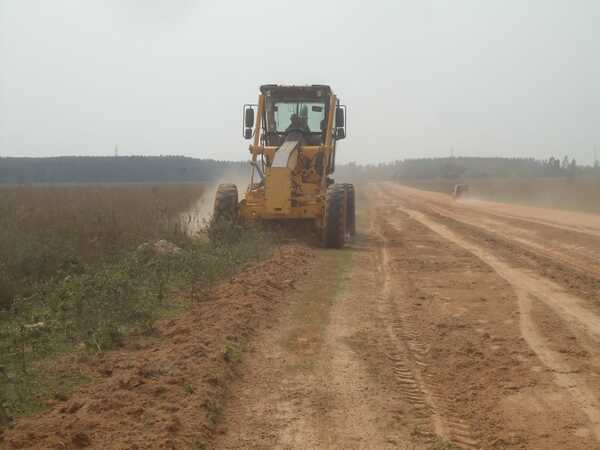 Comuna Sanjosiana repara tramo vial de la Compañía Potrero Irala y de otras zonas rurales - Noticiero Paraguay