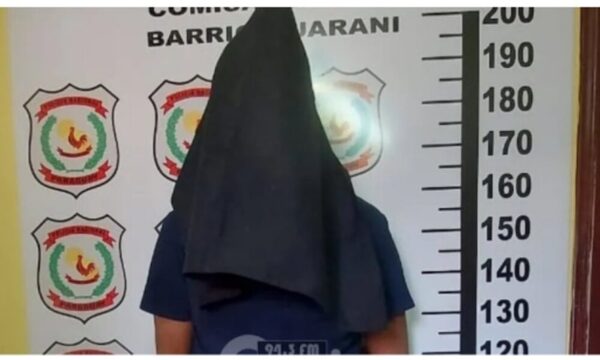 Detienen a cobrador por amenazar a cliente moroso