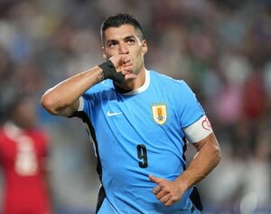 Periodista uruguayo: "El retiro de Suárez hace que el partido ante Paraguay pase a segundo plano" · Radio Monumental 1080 AM