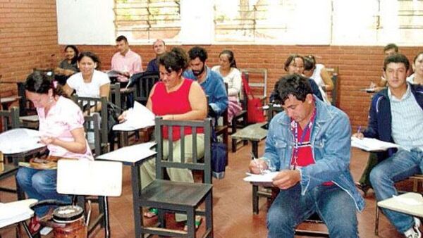 Profesores que concursan para cargos rendirán presencial tras escándalo por copiatines