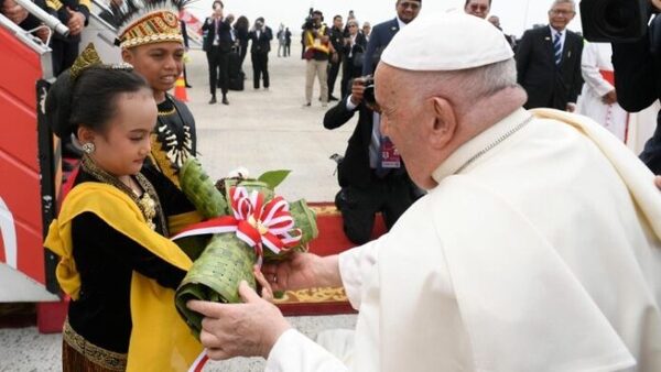 El papa Francisco llegó a Indonesia para comenzar su gira por Asia y Oceanía - ADN Digital