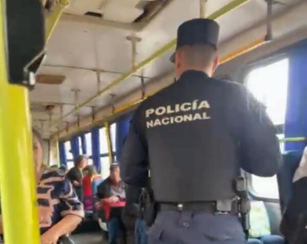 Policía Nacional realiza controles en buses - San Lorenzo Hoy