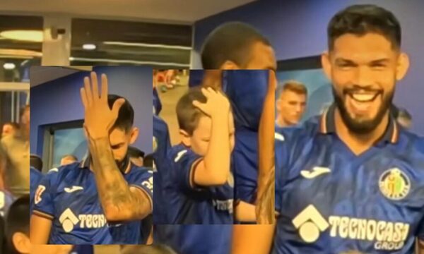 ¡El divertido momento de Alderete enseñando su técnica para peinarse!