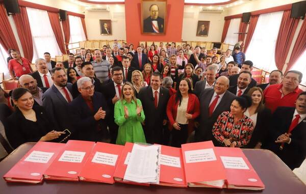 Dirigentes de Roque Alonso entregaron 1.300 afiliaciones y quieren recuperar intendencia