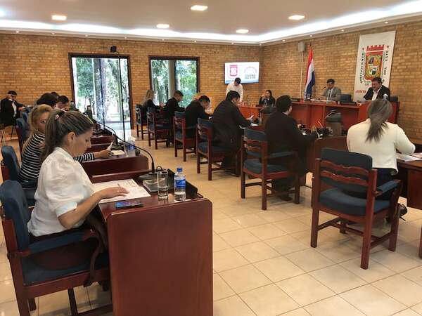 Piden informe sobre asesores contratados por la Municipalidad de CDE - ABC en el Este - ABC Color