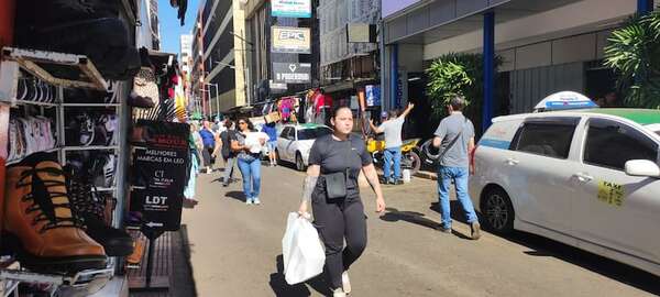 Microcentro CDE: comerciantes esperan repuntar ventas durante feriado brasileño - ABC en el Este - ABC Color