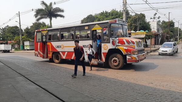 Denuncian peligrosas carreras y malos tratos en los buses internos de San Lorenzo - Nacionales - ABC Color