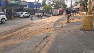 Camión se volcó en San Lorenzo y causó caótico embotellamiento vehicular - Nacionales - ABC Color