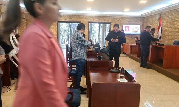Concejales de “Yo Creo” dejan sin quórum sesión para evitar pedido de informes sobre planilleros – Diario TNPRESS