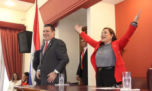 Dirigentes de HC Alto Paraná llevan su respaldo y compromiso al titular de ANR Horacio Cartes – Diario TNPRESS