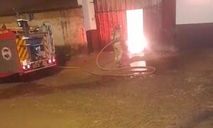 Depósito se incendia en CDE y deja cuantiosos daños