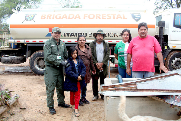 Itaipu envía otro convoy cargado con agua potable para asistir a comunidades del Chaco - La Clave
