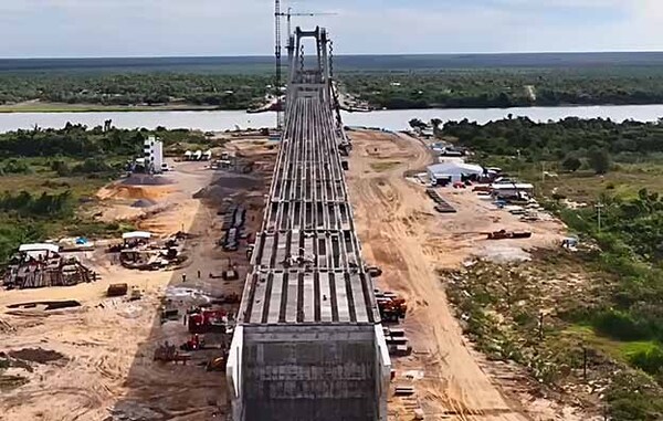 Avanzan las obras del puente Bioceánico entre Paraguay y Brasil | DIARIO PRIMERA PLANA