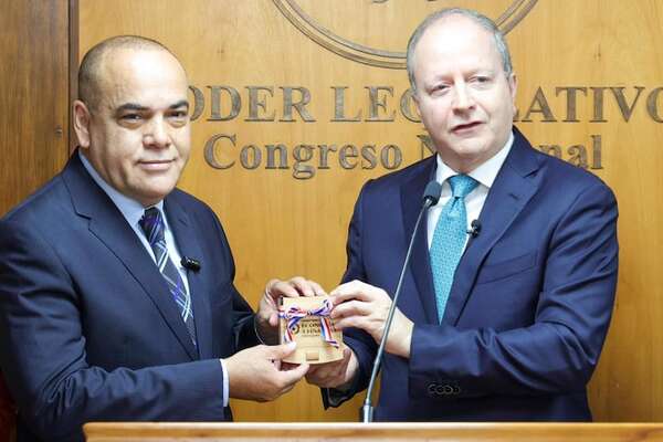 PGN 2025: Ejecutivo aumenta gastos de representación para ministros y viceministros - Economía - ABC Color