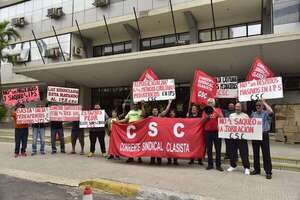 Protestan para exigir reposición de cirujanos pediátricos en IPS - Nacionales - ABC Color