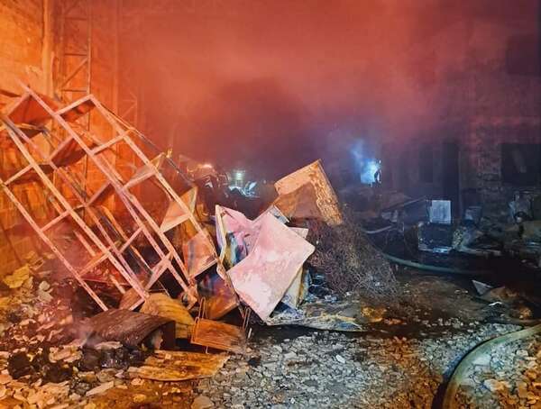 Incendio en depósito de electrodomésticos deja millonarias pérdidas - ABC en el Este - ABC Color
