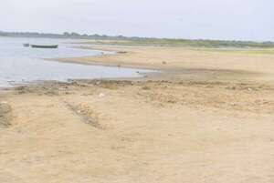 Alerta hidrológica: río Paraguay desciende otros 4 centímetros y agrava crisis  - Economía - ABC Color