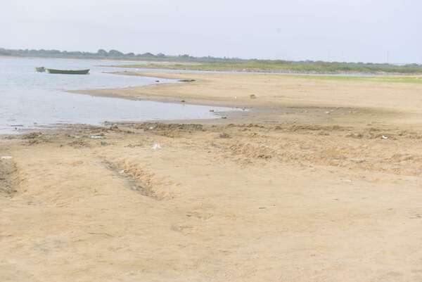 Alerta hidrológica: río Paraguay desciende otros 4 centímetros y agrava crisis  - Economía - ABC Color