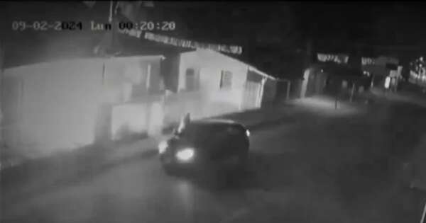 La Nación / Desconocidos atacan una vivienda con bombas molotov