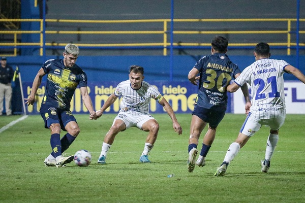 Dos futbolistas esteños triunfan con el Trinidense frente a Sol - La Clave