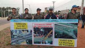 Pobladores de Pedrozo esperan respuesta de la ministra de Obras Públicas para solucionar el problema de la inseguridad vial - Nacionales - ABC Color