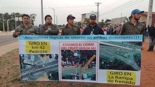 Pobladores de Pedrozo esperan respuesta de la ministra de Obras Públicas para solucionar el problema de la inseguridad vial - Nacionales - ABC Color