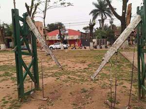 San Juan Nepomuceno: parque infantil en ruina ofrece un aspecto desolador - Nacionales - ABC Color