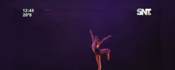 Una bailarina paraguaya en el paseo de la fama - SNT