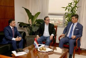 Ministro Ríos recibió proyecto de ley que crea el Fuero Agrario y Ambiental