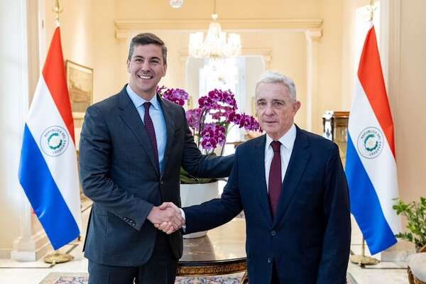 Álvaro Uribe visita Paraguay para reunirse con Peña y dar charla sobre liderazgo - Política - ABC Color