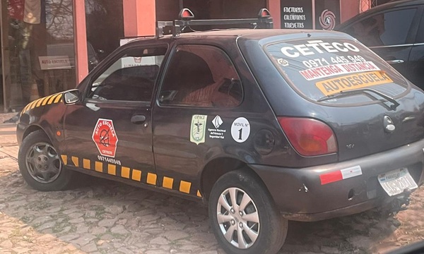 Autoescuela utiliza vehículo de más de 30 años para prácticas de manejo - OviedoPress