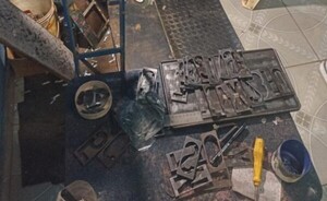 Dos imputados por supuesta fabricación ilegal de chapas para vehículos
