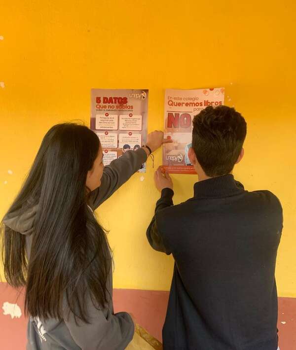 Educación sexual: estudiantes exigen “libros para estudiar, no pañales para cambiar” - Nacionales - ABC Color