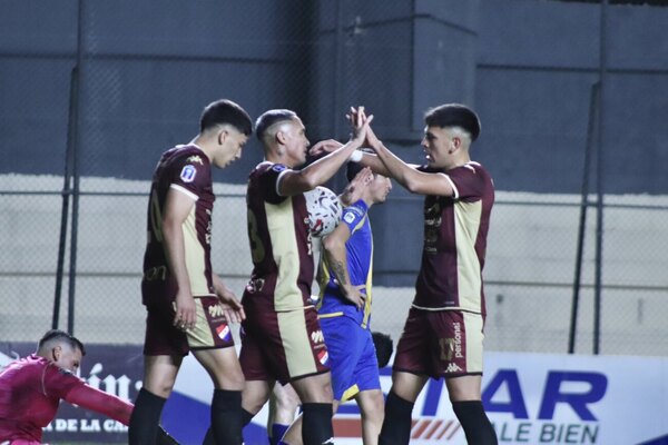 Versus / Nacional supera sin problemas a Cristóbal Colón de JAS y avanza en la Copa Paraguay