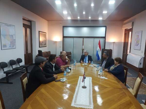 Intendente de San Antonio dejó plantado al ministro y viceministro del Interior - Política - ABC Color