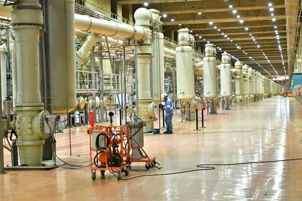 Itaipú: realizan mantenimiento de la subestación blindada y aislada a gas - Economía - ABC Color