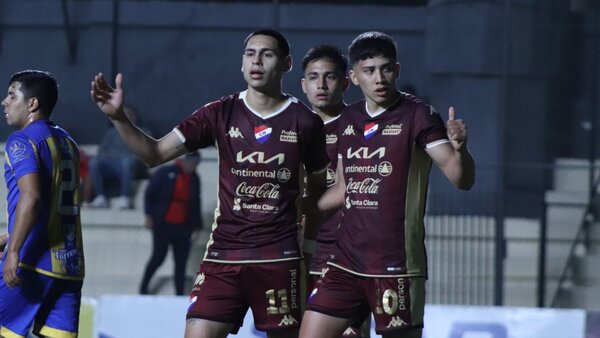 Nacional golea y avanza