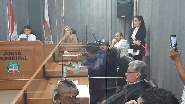 Nueve concejales de San Lorenzo deciden despojar a los bomberos de su cuartel de Reducto - Política - ABC Color