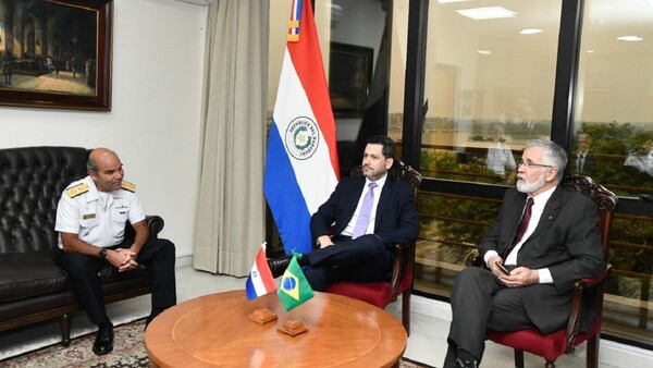 Hidrovía Paraguay-Paraná: Embajador brasileño destaca valor de la navegabilidad tras reunión con Latorre
