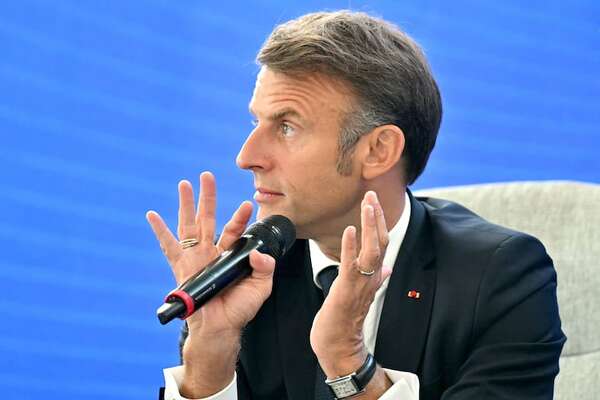 Francia: irritación en la izquierda y la extrema derecha por indecisión de Macron - Mundo - ABC Color