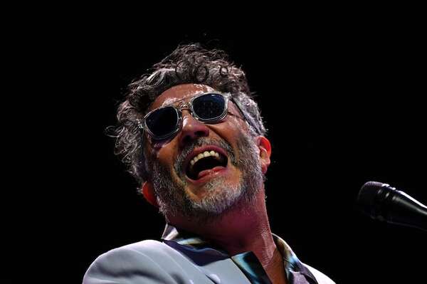 Fito Páez se fractura cinco costillas y cancela conciertos - Música - ABC Color
