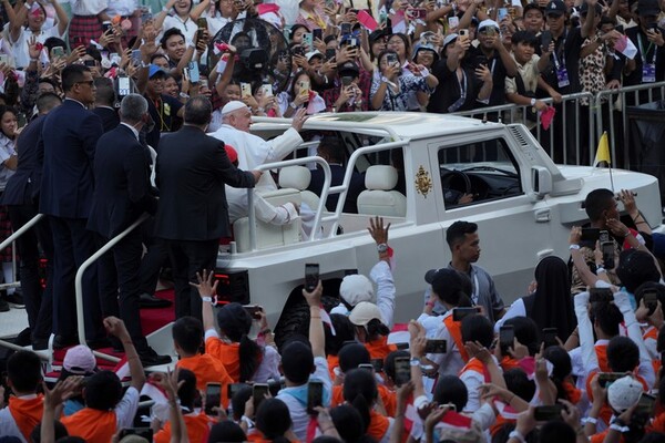 El Papa culmina su gira en Indonesia con un baño de masas y con una importante declaración interreligiosa - .::Agencia IP::.